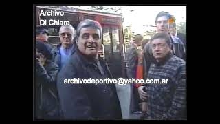 Le tiran huevazos al ex Presidente Carlos Menem - Año 2001 V-02852 2 DiFilm
