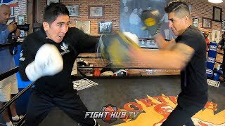 LEO SANTA CRUZ LAUNCHING TEXTBOOK BOXING COMBINATIONS AS HE HIGHLIGHTS TECHNIQUE AND POWER