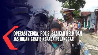 Operasi Zebra, Polisi Bagikan Helm Dan Jas Hujan Gratis Kepada Pelanggar