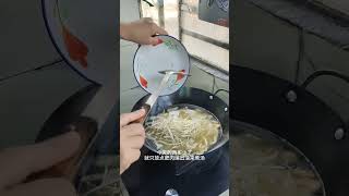 家里放碗的柜子没有门，总觉得不干净，婆婆转了钱给我叫我买个带柜门的碗柜回来，把之前的那个换掉#记录真实生活 #遇见治愈系生活 #晒美食是对平凡生活的热爱 #生活vlog #dou上热门 DOU