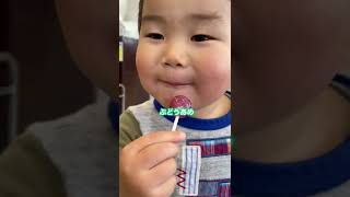 SUB) a 2 and a half year old tries a candy for the first time