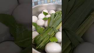 How to boil baby duck eggs របៀបស្ងោរពងទាកូន #boil #baby #duck #egg #博多 #love #nature #food