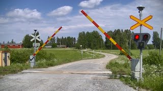 Spoorwegovergang Kylänlahti (FIN) // Railroad crossing // Tasoristeys