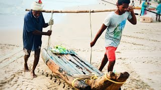 தனி ஒரு ஆளாய் கட்டுமரத்தில் மீன்பிடிக்க செல்லும் தாத்தா/Grandfather going fishing on a lone in sea