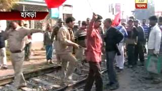 Police arrest Bandh supporters as they blocked train at Habra station