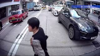 車CAM直擊 - 皇后大道東 阿嬋亂跑過馬路 險撞飛