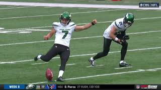 Jets kicker slips on opening kickoff