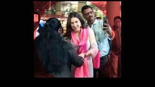 Viral video! Sara Ali Khan's close encounter with a 'touchy' fan🥰😘😘🥰😘😘😘🥰