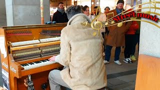 Ralph kiefer /Amazing Street piano performance 🎼