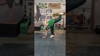 Easy Breakdance Freeze #tutorial #breakdance #bboy #bgirl #dance #dancer #dancetutorial #dancevideo