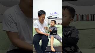 小米宝又不是三岁小孩了，爸爸喝药还想套路儿子呢！#Cute baby#Cute#呆萌小米宝#聪明宝宝#萌娃