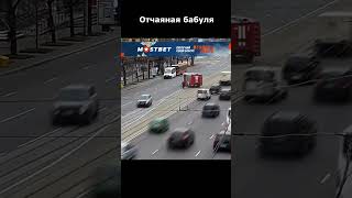 Все проезжали мимо, и только они пришли на помощь #автохамы #shorts