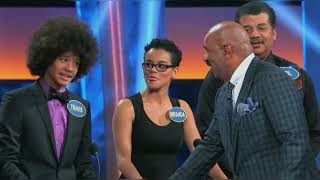 Steve Harvey want some hair😂😂!! #Steve Harvey#Family Feud#TrapMusicHD# #respect#smart ass