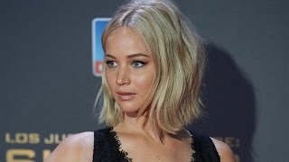 Jennifer Lawrence Takes Another Major Tumble at 'Hunger Games' Premiere