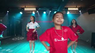 MASHUP JINGLE BELL ROCK \u0026 HÒA NHỊP GIÁNG SINH - BASIC DANCE - KAN CENTER - Suri Quynh Anh