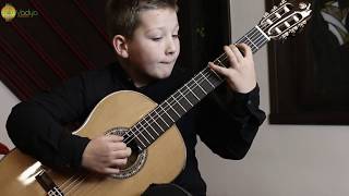 Best Classical Guitars: $1000 - Maks Berk performs on a Prudencio Saez G9 classical guitar