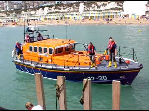 Margate Lifeboat @ Broadstairs Sea Sunday - YouTube