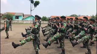 latihan langkah defile