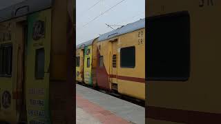 Jan Shatabdi Superfast Slow down due to Heavy Traffic !!