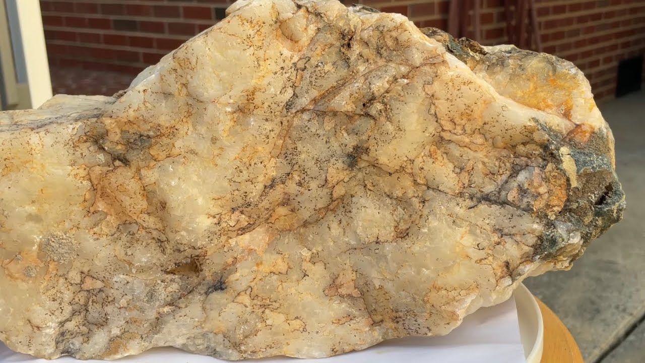 Another Salmon- Extra Large! Animals Adorn the Centerpiece of the Green Sparkle Crystal Statue. 4K🗿