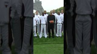 Chicago Bulls taking a picture in front of the Eiffel Tower in 1997! 📸