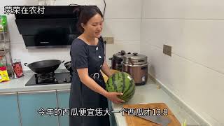 小伙钓了一些龙虾，中午媳妇做麻辣小龙虾，今天都是虾尾吃着不错