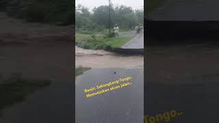 Banjir memutuskan akses jalan sekongkang - tongo. KSB NTB #wagroup #videoberedar #viral #bnpb #bpbd