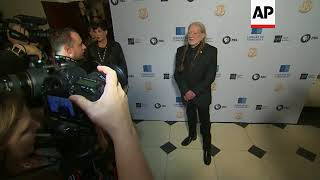 Willie Nelson cancels shows after leaving a concert early