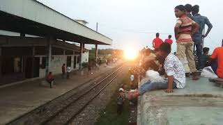 Speedy \u0026 Crowded Mohanagar Express Crosing Kornofuli Express In Ghorashal