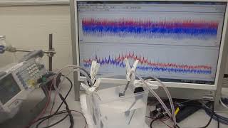 圧電素子の調整により、６００ＭＨｚ以上の超音波伝搬状態を制御可能にした超音波プローブ実験（超音波システム研究所）