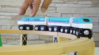 Wooden train toy 100 pieces ☆ Shinkansen runs through Brio Town ♪