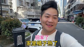 外卖淡季来了，外卖小哥回老家准备摘橘子了。