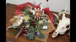 Swag making [using seasonal flower materials and dried flowers]