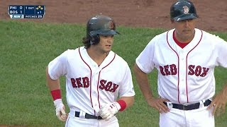 PHI@BOS: Benintendi notches RBI on bases-loaded walk