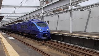 883系(7両) 特急ソニック26号 博多行(3026M) 箱崎駅通過