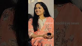 ഇങ്ങനെ നോക്കിയാൽ ഞാൻ വീണു പോകും |chandini sreedharan