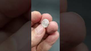 まるごとフェナカイト6.9ct！超高波動ロシア産フェナカイト原石