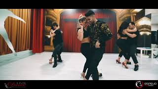 GRUPO EXTRA /  ME LA COMO A BESOS -  Grupo Esencia bachata dancing 2019 / Love dance