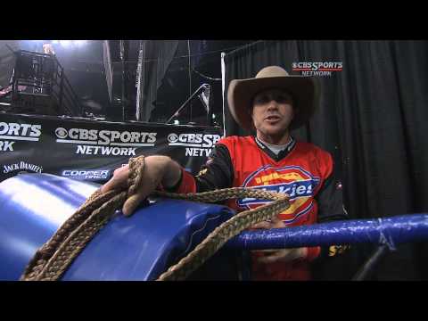 How long does a bull rider have to stay on?