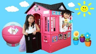 New Playhouse and Pretend Play Cooking Food on Kitchen Toy