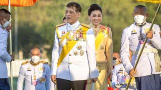 พระบาทสมเด็จพระเจ้าอยู่หัวและพระราชินีเสด็จพระราชดำเนินทรงทำพิธีวางศิลาฤกษ์พระบรมราชานุสาวรีย์ ร.๙