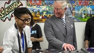 Prinz Charles versucht sich als DJ