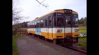 のと鉄道 蛸島駅を発車する列車　2004年12月