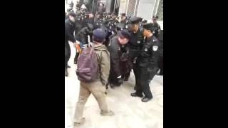 ［2016.3.17］ 北京市东城区数百名经适房业主到区政府集会遭警察镇压（一）