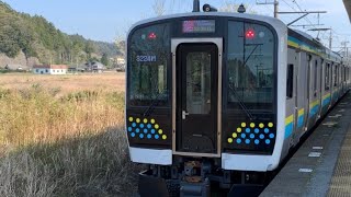 JR外房線御宿駅を入線.発車するE131系。