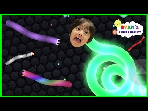 Juguemos al juego Mega Fun Slither io con la revisión de la familia de Ryan