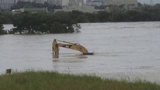 平成25年9月16日の台風１８号で増水した三島郡島本町の水瀬川、高槻市大塚町の淀川付近の様子です。