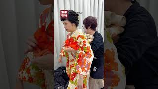 着物コーディネート·レディース オレンジレッドの牡丹と紅葉振袖#洛楽着物RAKURAKUKIMONO#京都着物レンタル#京都和服體驗#京都和服体验#着物着付け体験#kyotokimonorental