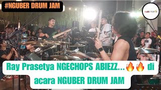 Ray Prasetya NGECHOPS ABIEZ di tengah lagu di acara NGUBER DRUM JAM