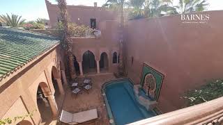 MAGNIFIQUE VILLA DE TYPE RIAD A VENDRE DANS UNE RESIDENCE SÉCURISÉE DE RENOM